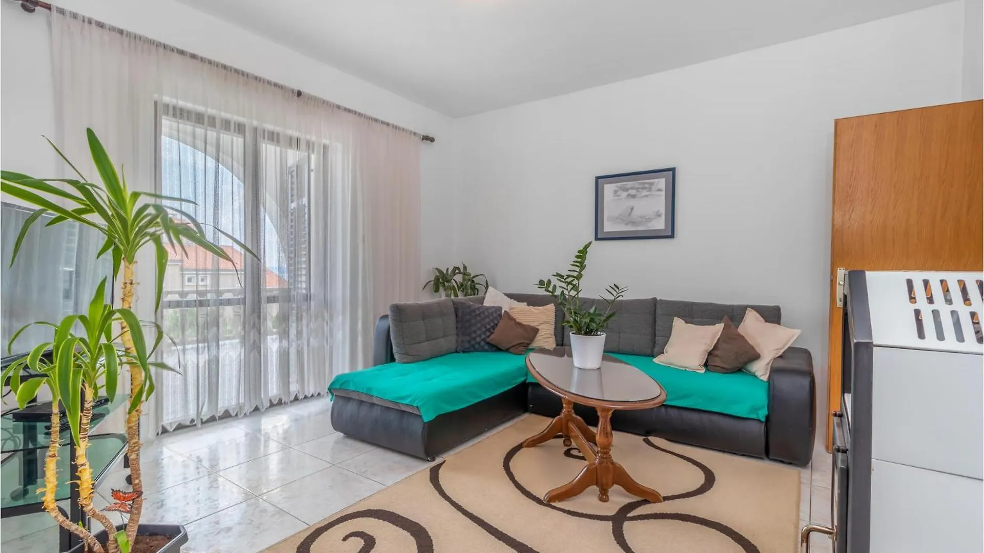 Awesome Apartment In 诺维·维诺多尔斯基